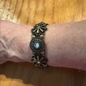 Elegant Gold and Black Stretch Floral Bracelet